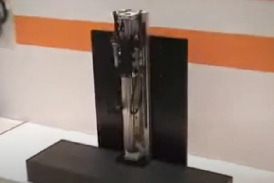 Linear Servo Motor in a Vertical Alignment