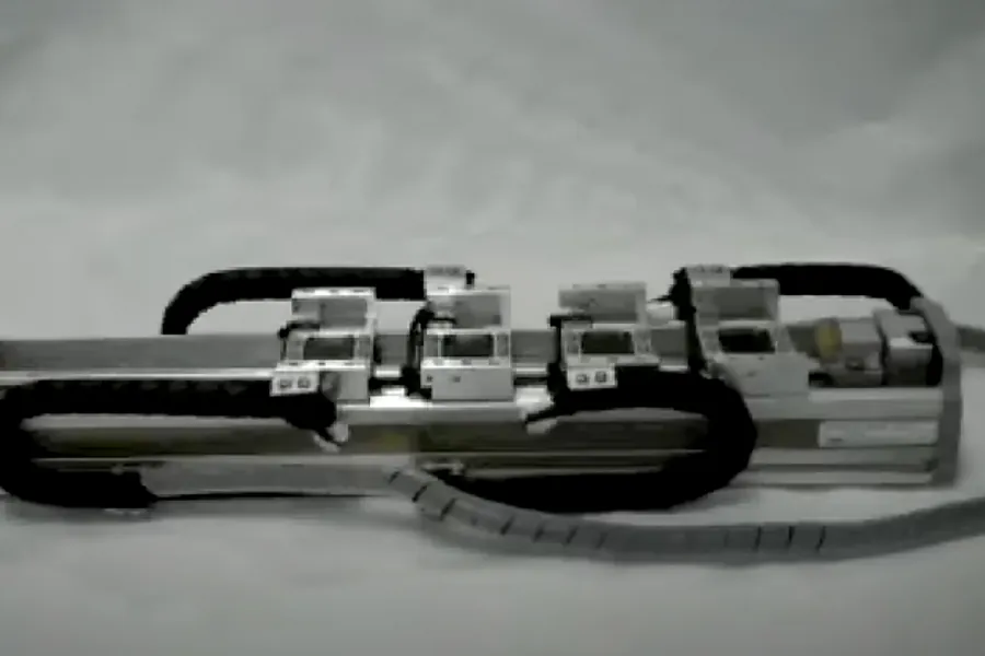 Single Linear Servo with Four Forcers